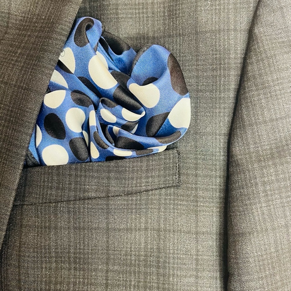 Tom Ford Pocket Square.  100% silk. Made in Italy.